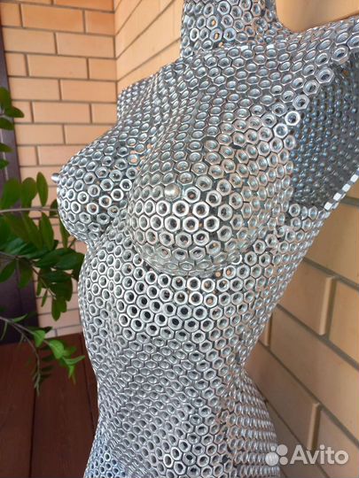 Скульптура из гаек