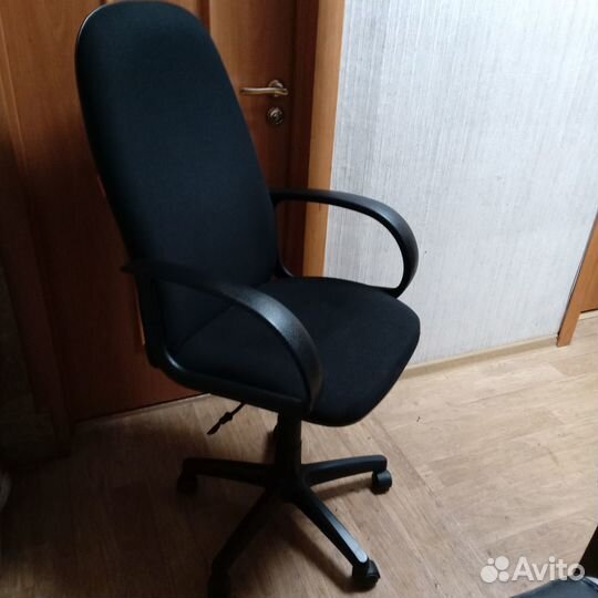 Компьютерное офисное кресло