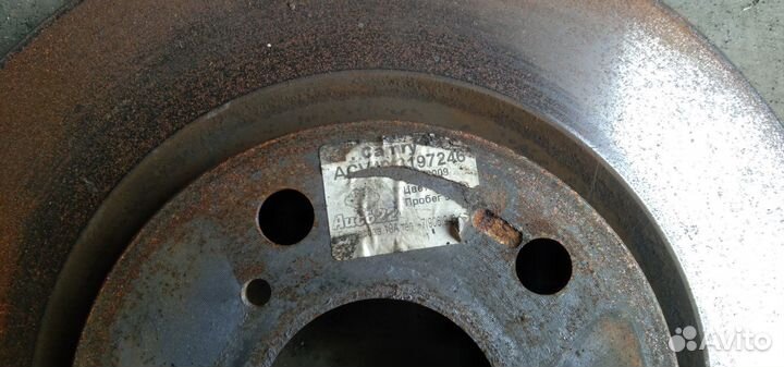 Диски тормозные передние оригинал Тойота camry 40