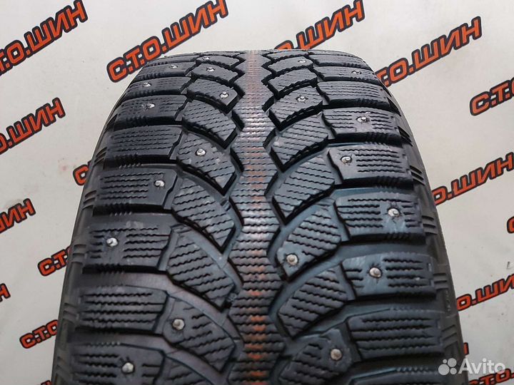 Bridgestone Blizzak Spike-01 215/55 R16 93T