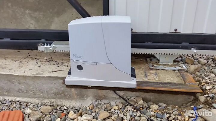 Монтаж автоматических ворот и шлагбаумов