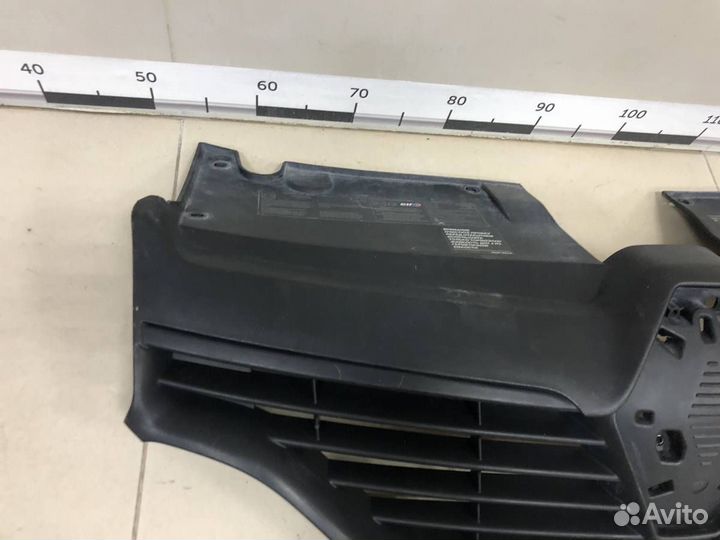 Б/У Решетка радиатора 623105727R renault