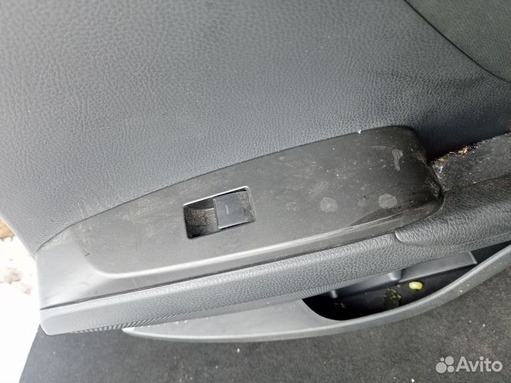 Обшивка задней правой двери toyota camry V75 V70