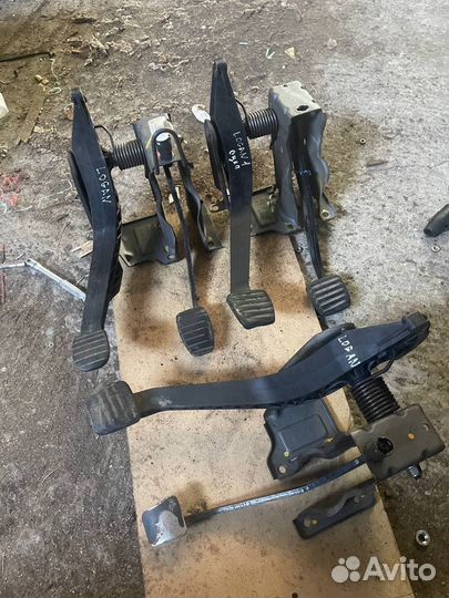 Педали газа тормоза сцепления Renault Logan Логан