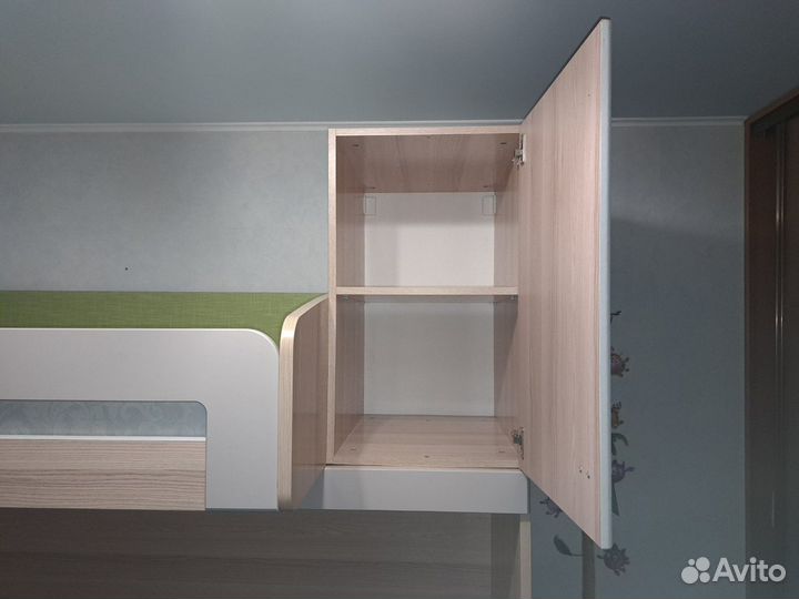 Двухъярусная кровать