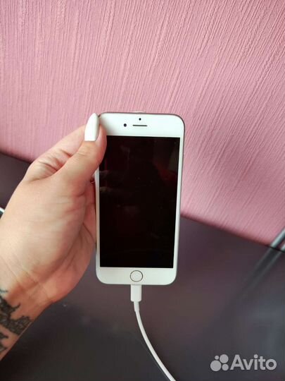 Телефон iPhone 6