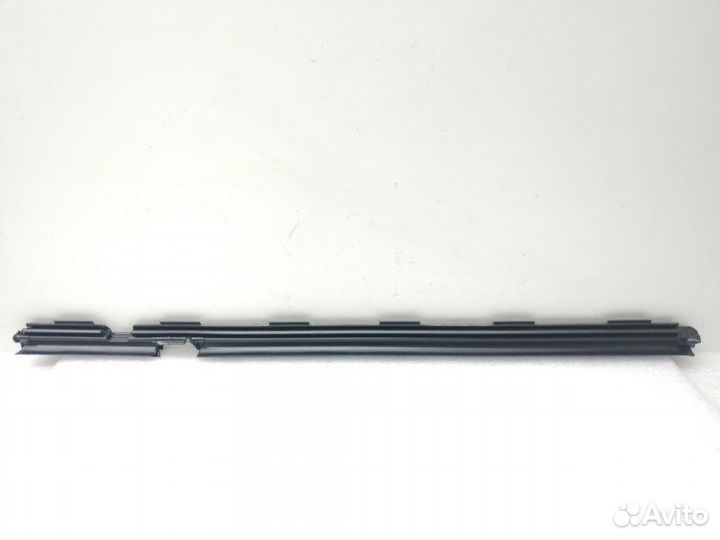 Уплотнитель стекла двери задний правый