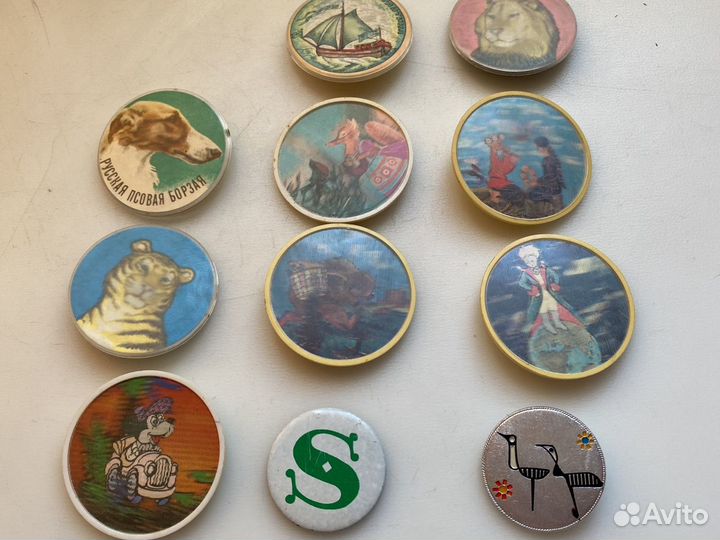 Значки и брошки времен СССР