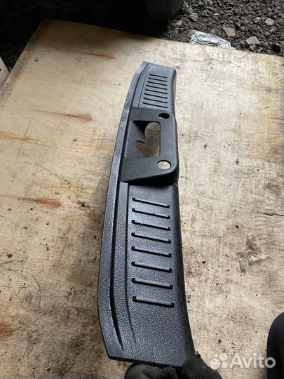 Фиеста 6 мк обшивка накладка замка багажника хэтчб