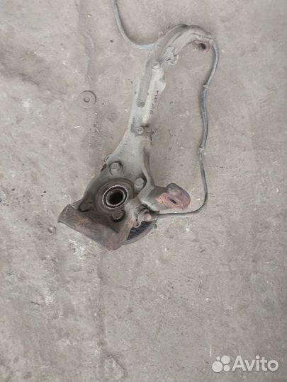 Кулак задний правый Mitsubishi Galant 8