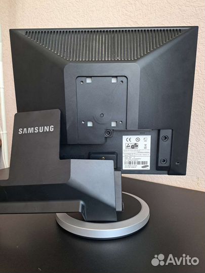 Монитор Samsung