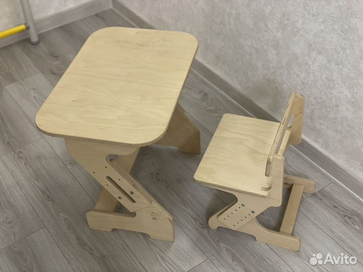 Деревянный растущий стол и стул