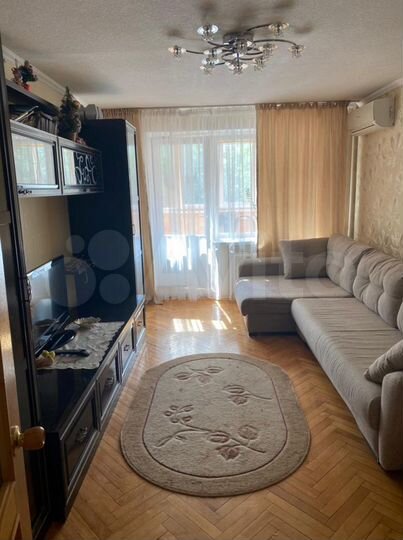 2-к. квартира, 61 м², 1/9 эт.