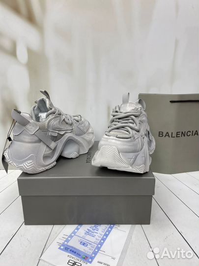 Женские кроссовки balenciaga