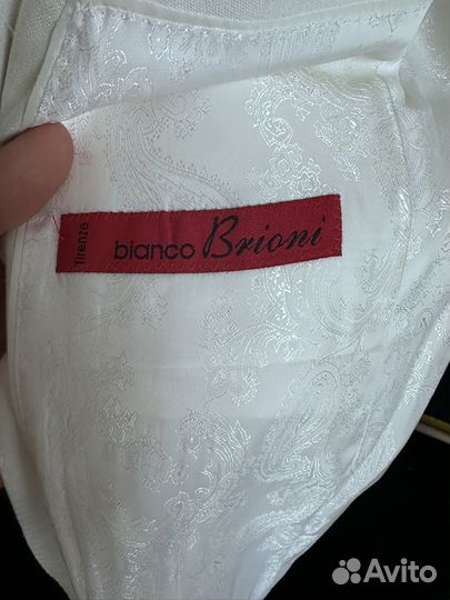 Белый льняной пиджак brioni