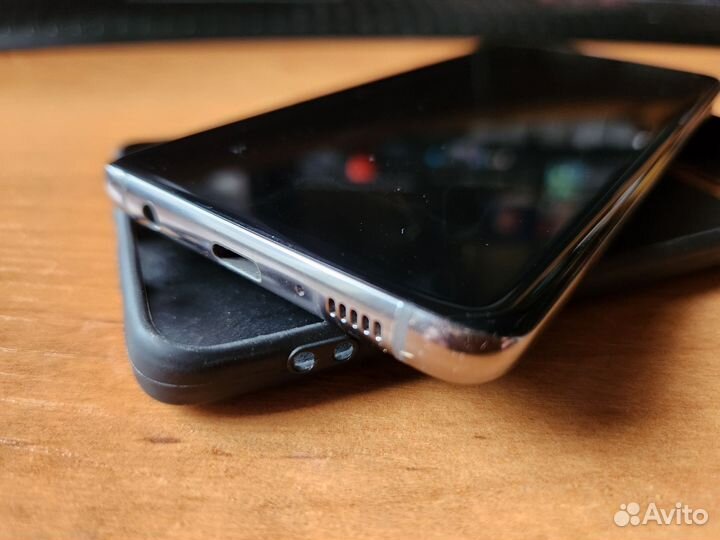 Samsung Galaxy S10, 8/128 ГБ