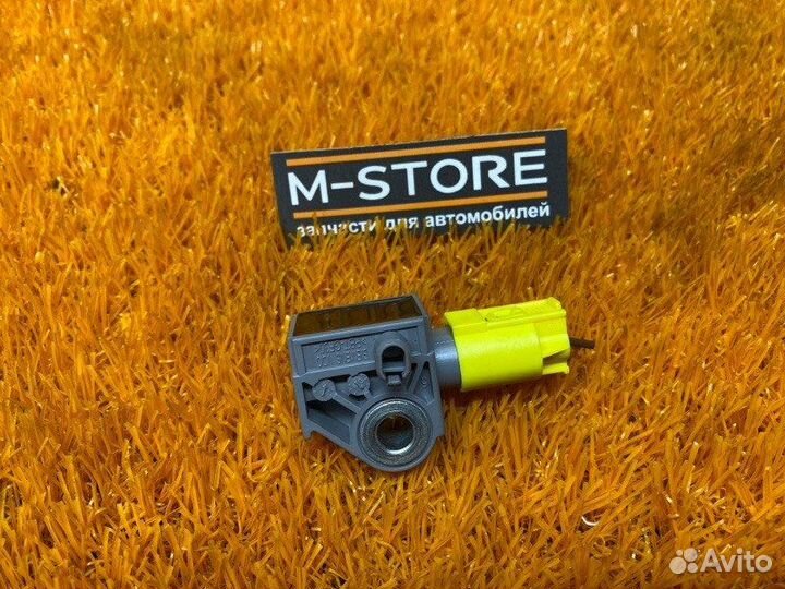 Датчик airbag (удара) Mercedes-Benz C-Class W204