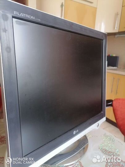 Монитор LG flatron L1720B