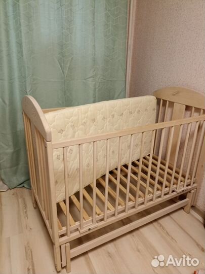 Детская кроватка с поперечным маятником