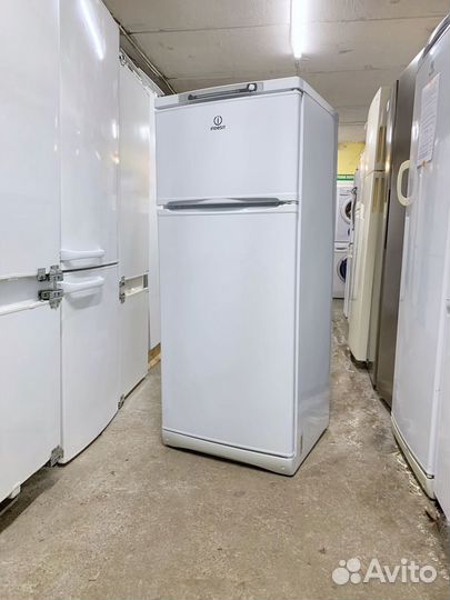Холодильник бу маленький Indesit 145 см
