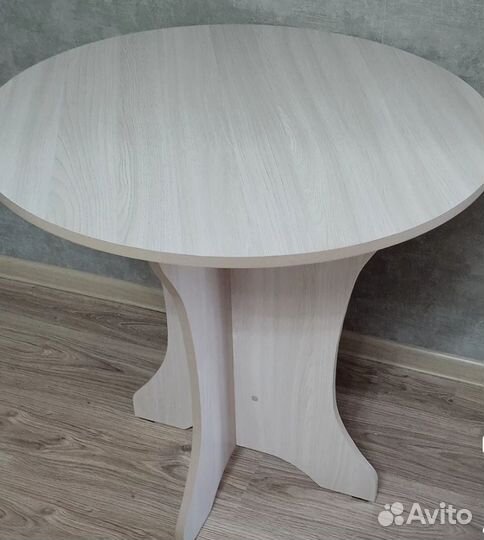 Кухонный стол