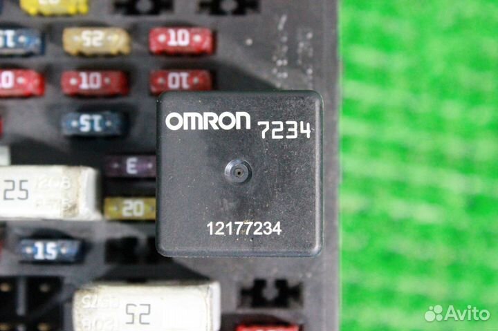 Блок предохранителей Cadillac Escalade 2 GMT800