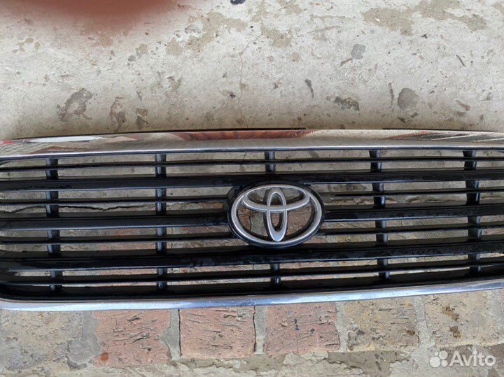 Продам решетку радиатора с toyota land cruiser 100