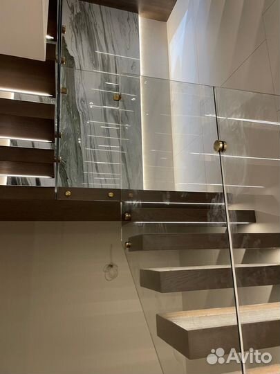 Ограждерние лестницы из стекла для дома