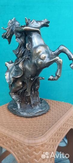 Статуэтка из бронза