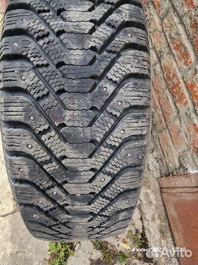 Goodyear UltraGrip 500 235/65 R17