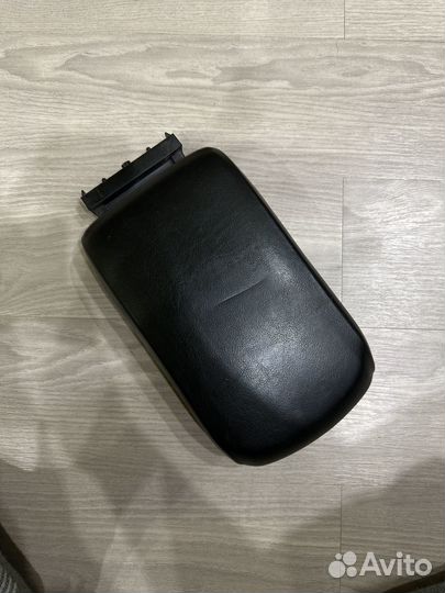 Подлокотник lancer 10