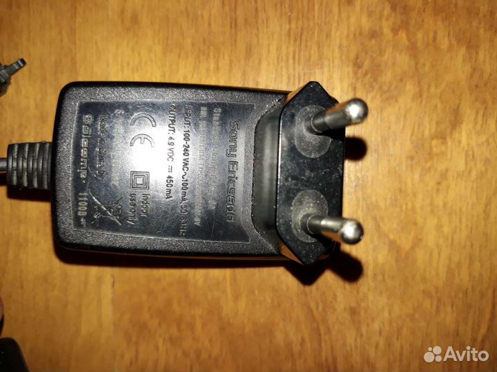 Три зарядки для телефона