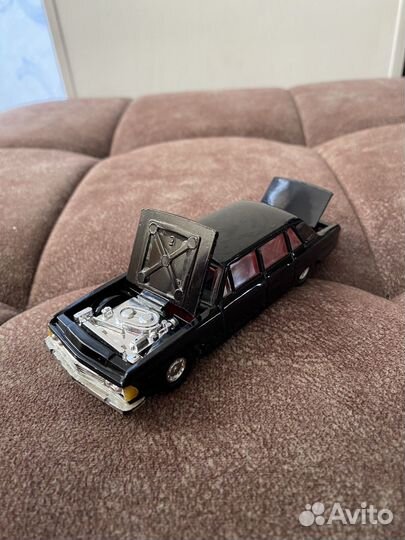 Модель автомобиля Чайка газ-14