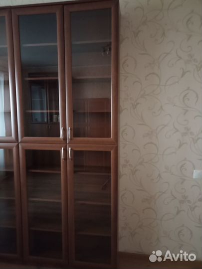 Книжный шкаф