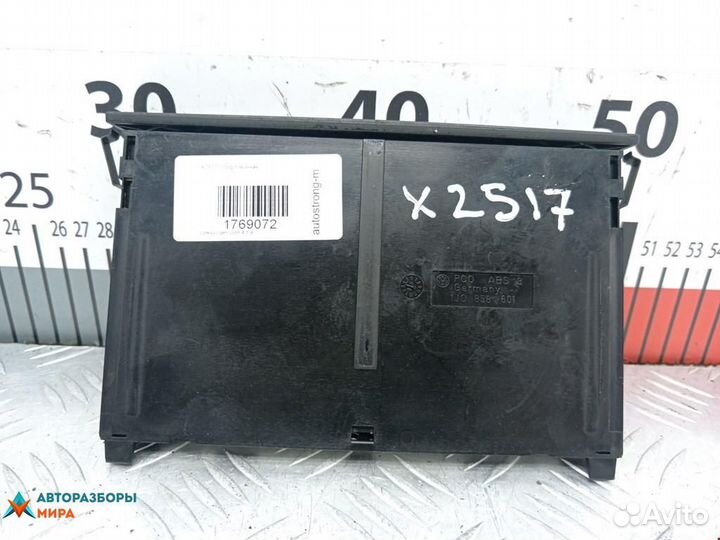 Подстаканник Volkswagen Golf 3 1999 1J0858601