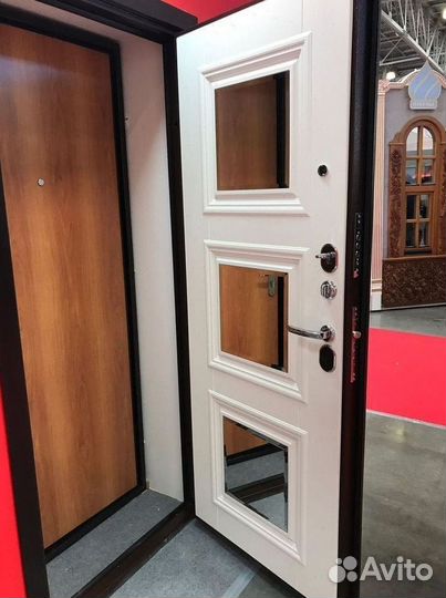 Дверь входная уличная