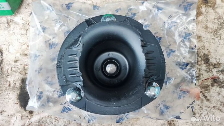 Опора передней стойки Мерседес 124 190 201