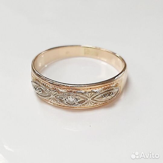 Золотое кольцо с бриллиантом