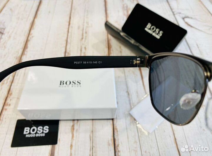Солнцезащитные очки hugo boss