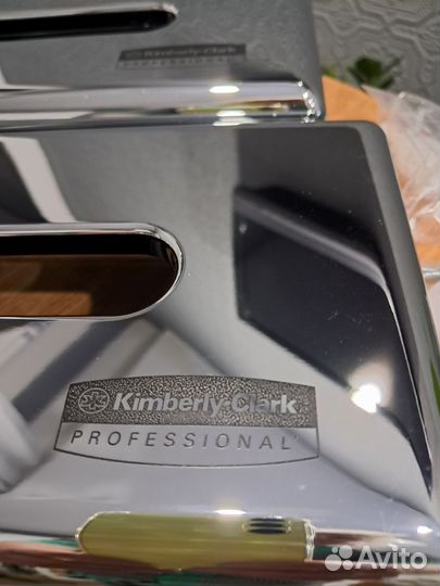 Диспенсер Kimberly Clark для бумажных салфеток