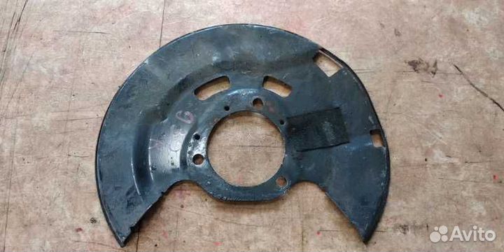 Пыльник тормозного диска правый Опель Астра J GTC