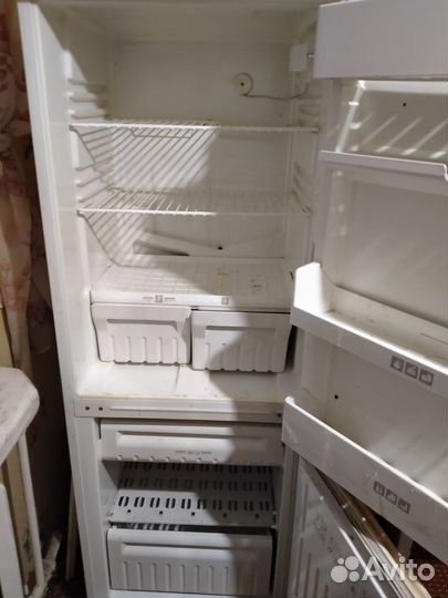 Продам холодильник, шкаф антикварный