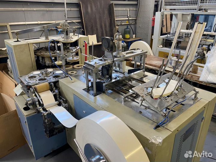 Автоматизированная машина для формовки бумажных ко