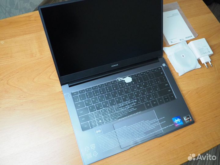 Новый Honor Ryzen 7 5700u 8ядер 16потоков 16озу