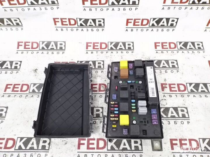 Блок предохранителей под капот передний Opel Astra