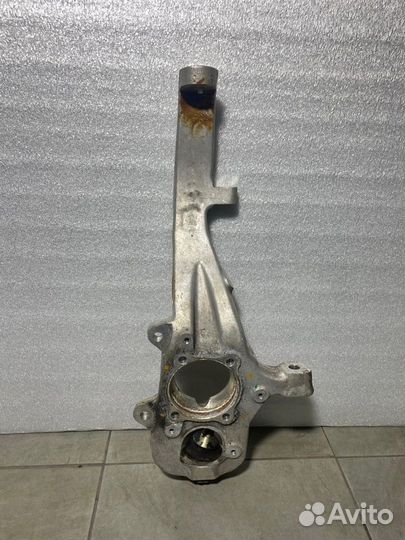 Кулак поворотный передний правый Mercedes-Benz