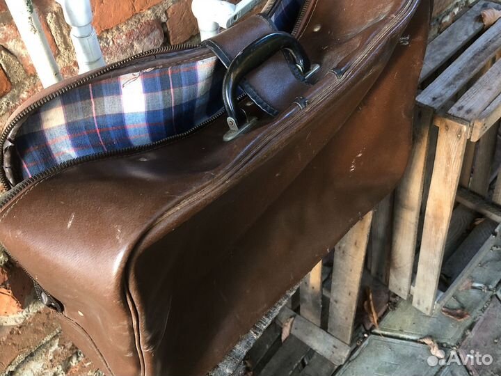 Чемодан времен СССР на рестраврацию