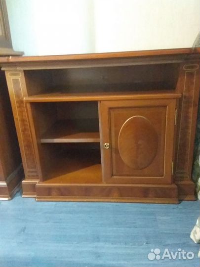 Буфеты и серванты из массива Румыния