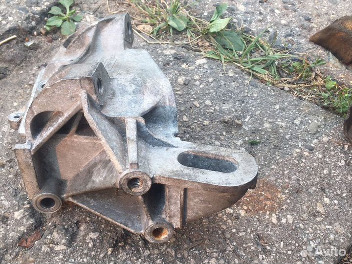 Кронштейн двигателя Ford Ecosport