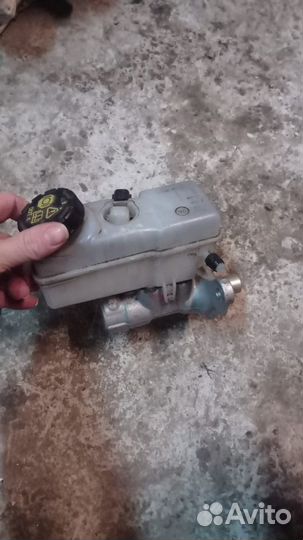 Тормозной цилиндр с бачком Renault sandero stepway